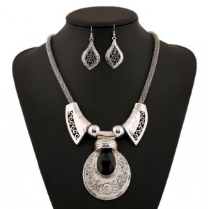 Vintage Royal Floral Engraving Pattern with Gem Inlaid Design Fashion Costume Necklace and Earrings Set