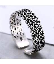 Vintage Floral Pattern Design Women Fashion Ring