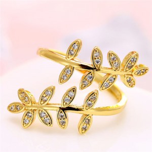 Cubic Zirconia Embellished Leaves Fashion Ring - Golden