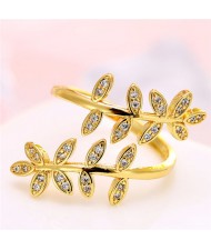 Cubic Zirconia Embellished Leaves Fashion Ring - Golden