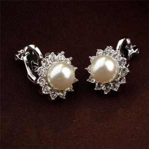 White Pearl Inlaid 18k Gold Plating Flower Patter Women Earrings