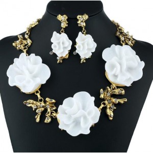 White Resin Flowers High Fashion Women Statement Necklace and Earrings Set