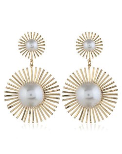 Pearl Inlaid Sunflower Design Women Costume Statement Earrings - Golden
