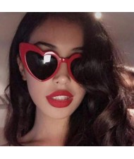 13 Colors Available Heart Shape Bold Frame Design Women Fashion Sunglasses