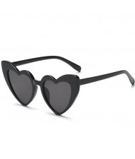 7 Colors Available Heart Shape Bold Frame Design Women Fashion Sunglasses