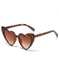 7 Colors Available Heart Shape Bold Frame Design Women Fashion Sunglasses