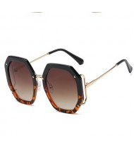 6 Colors Available Hexagon Shape Bold Frame with Golden Decoration Design High Fashion Sunglasses