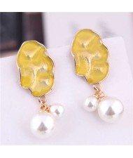 Coarse Texure with Pearl Tassel Women Fashion Earrings - Yellow