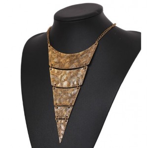 Vintage Engraving Design Triangle Bold Fashion Women Bib Necklace - Golden