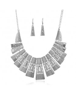 Unique Hollow Design Linked Bars High Fashion Women Bib Necklace - Silver