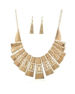 Unique Hollow Design Linked Bars High Fashion Women Bib Necklace - Golden