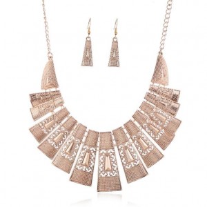 Unique Hollow Design Linked Bars High Fashion Women Bib Necklace - Rose Gold