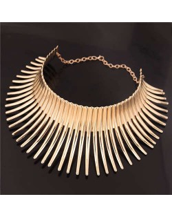 Bold Rivets Punk Style High Fashion Alloy Women Statement Necklace - Golden