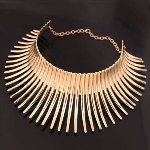 Bold Rivets Punk Style High Fashion Alloy Women Statement Necklace - Golden