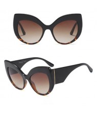 6 Colors Available Bold Modern Frame High Fashion Women Sunglasses