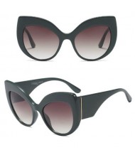 6 Colors Available Bold Modern Frame High Fashion Women Sunglasses