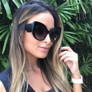 6 Colors Available Bold Modern Frame High Fashion Women Sunglasses
