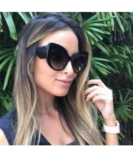 Rivets Decorated High Fashion Black Sunglasses - Light Pink