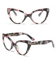 6 Colors Available Unique Cat Eye Design Frame High Fashion Women Sunglasses