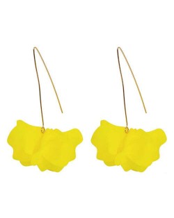 Creative Design High Fashion Dangling Flower Women Earrings - Yellow