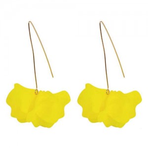 Creative Design High Fashion Dangling Flower Women Earrings - Yellow