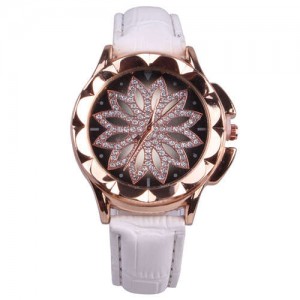 Vintage Hollow Design Floral Index Women Fashion Wrist Watch - White