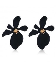 High Fashion Flower Design Women Statement Costume Earrings - Black