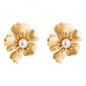 Three-dimensional Flower High Fashion Women Costume Stud Earrings - Golden