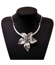 Flower Pendant Romantic Style Short Costume Necklace - Vintage Silver