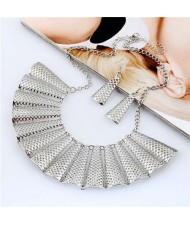 Hollow Fan-shape Metallic Women Bib Necklace and Earrings Set - Silver