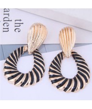 Seashell Pattern Hollow Waterdrop Design High Fashion Women Earrings - Black