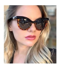 6 Colors Available Jointed Design Cat-eye Shape Frame High Fashion Women Sunglasses