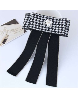 Pearl and Rhinestone Flower Decorated White and Black Tartan Pattern Cloth Fashion Women Brooch