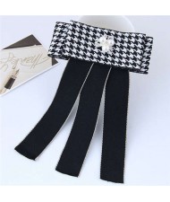Pearl and Rhinestone Flower Decorated White and Black Tartan Pattern Cloth Fashion Women Brooch