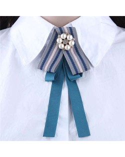 Artificial Pearl Flower Decorated Cloth High Fashion Women Brooch - Blue