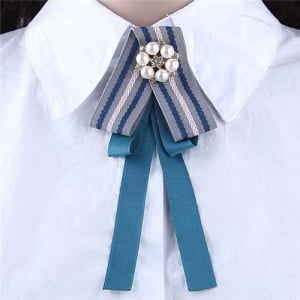 Artificial Pearl Flower Decorated Cloth High Fashion Women Brooch - Blue