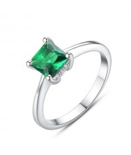 Emerald Inlaid Four Claws Classic Design 925 Sterling Silver Women Ring