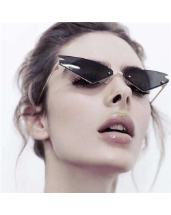 7 Colors Available Triangle Shape Cat Eye Design High Fashion Women Sunglasses