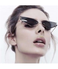 7 Colors Available Triangle Shape Cat Eye Design High Fashion Women Sunglasses