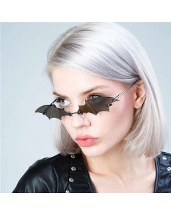 4 Colors Available Bat Shape Frame High Fashion Design Sunglasses