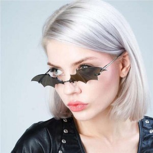 4 Colors Available Bat Shape Frame High Fashion Design Sunglasses