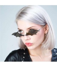 4 Colors Available Bat Shape Frame High Fashion Design Sunglasses
