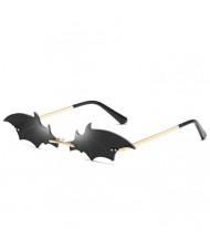 4 Colors Available Bat Shape Frame High Fashion Design Sunglasses