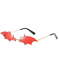 4 Colors Available Bat Shape Frame High Fashion Design Sunglasses