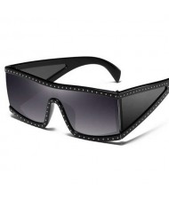 8 Colors Available Rivets Decorated Bold Style Punk Fashion Design Sunglasses