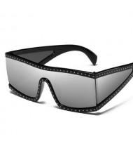 8 Colors Available Rivets Decorated Bold Style Punk Fashion Design Sunglasses
