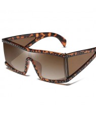 8 Colors Available Rivets Decorated Bold Style Punk Fashion Design Sunglasses