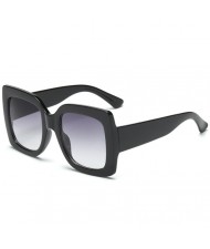 7 Colors Available Contrast Colorful Crystal Frame Design Bold Fashion KOL Preferred Sunglasses