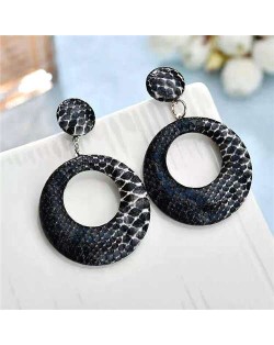 Snake Skin Texture High Fashion Big Hoop Design Women Costume Earrings - Black