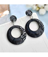 Snake Skin Texture High Fashion Big Hoop Design Women Costume Earrings - Black